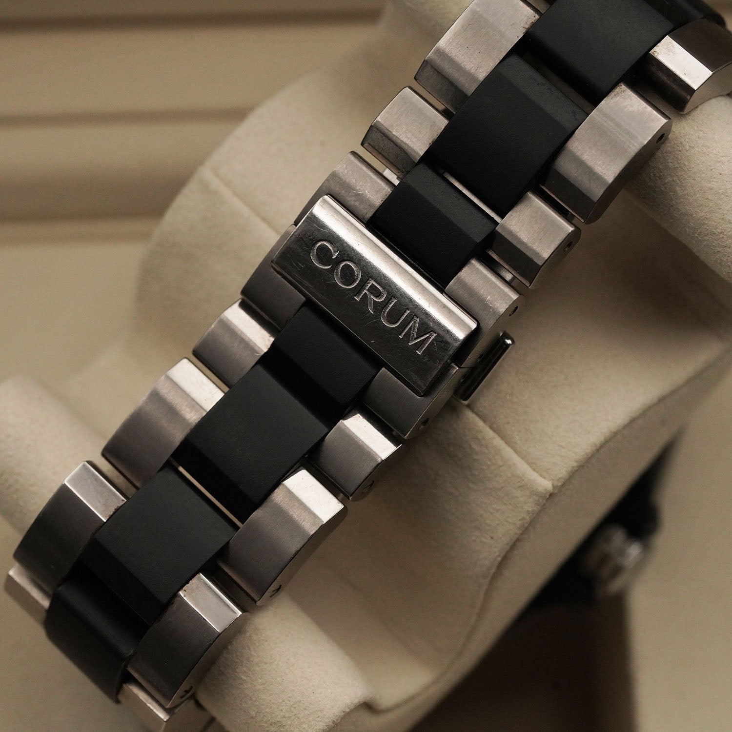 Admiral Cup 01.0045 - Corum
