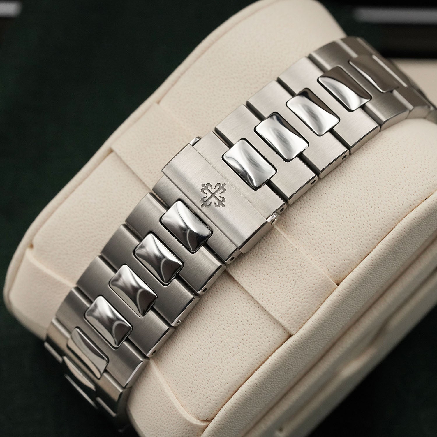 Nautilus 5712/1A - Patek Philippe